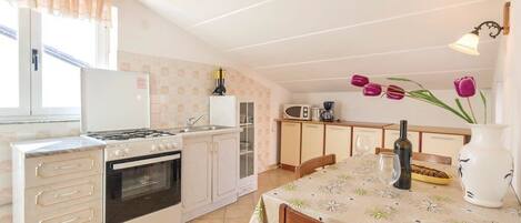 Fridge, microwave, oven, stovetop