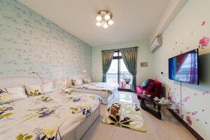 Quadruple Room | Desk, free WiFi, bed sheets