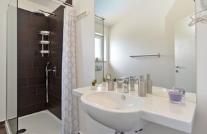 Bathtub - Villa 1519/15239 (Istria - Žminj), 25000m from the beach (Žminj)