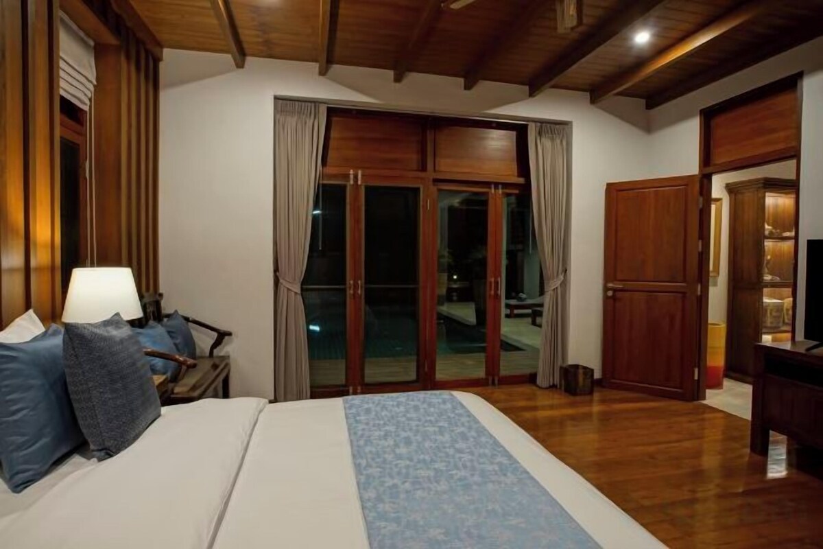 Minibar, in-room safe, desk, blackout drapes