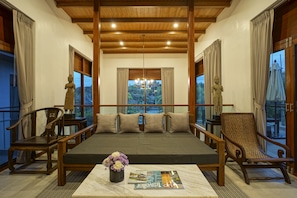 Garden Villa with Private Pool | 迷你吧、客房內保險箱、書桌、�遮光布/窗簾