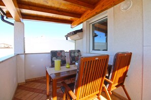 Outdoor dining - Apartment 1531/15384 (Istria - Vinkuran), 500m from the beach (Vinkuran)