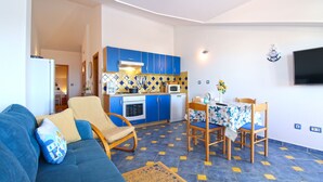 A compact living space with a kitchenette, a dining area, and a sofa. - Apartment 1531/15384 (Istria - Vinkuran), 500m from the beach (Vinkuran)