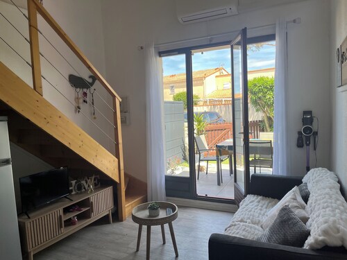 Air-conditioned house with pool, bikes and terrace 800 metres from the beach