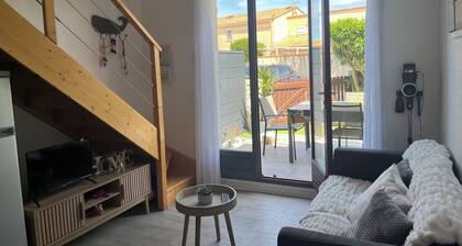 Air-conditioned house with pool, bikes and terrace 800 metres from the beach