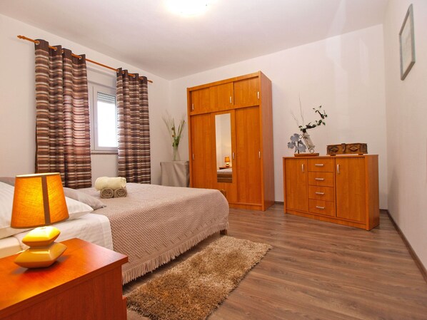 2 bedrooms, Internet