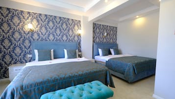 Deluxe fyrbäddsrum (4 People) | Egyptiska bomullslakan, sängtillbehör av högsta kvalitet och duntäcken