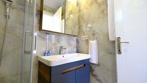 Comfort Double Room, 1 King Bed (2 People) | Bathroom - The Cotton House Hotel (Denizli)