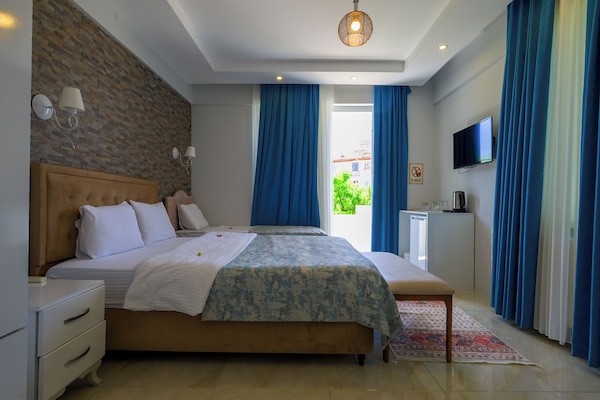 Habitación Confort doble, 1 cama de matrimonio grande (2 People) | Sábanas de algodón egipcio y ropa de cama de alta calidad