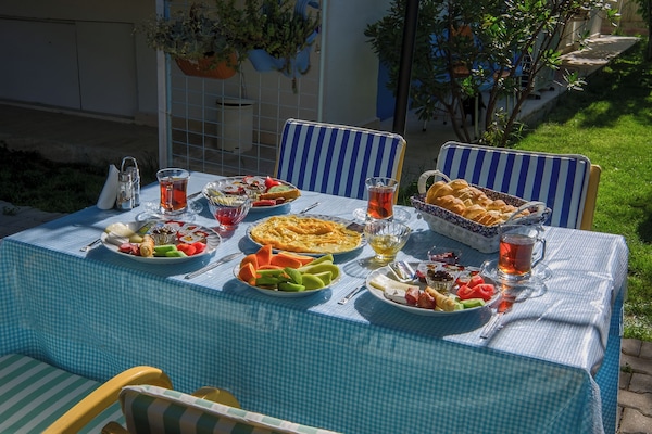 Termasuk sarapan bufet setiap hari