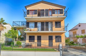 Exterior - Apartment 1553/16761 (Istria - Novigrad), 100m from the beach (Novigrad)