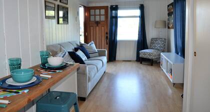 Simply Adorable and close to Beach, Restaurants,Brew Pub, Theater, Shops and all
