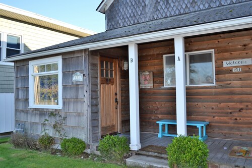 Simply Adorable and close to Beach, Restaurants,Brew Pub, Theater, Shops and all