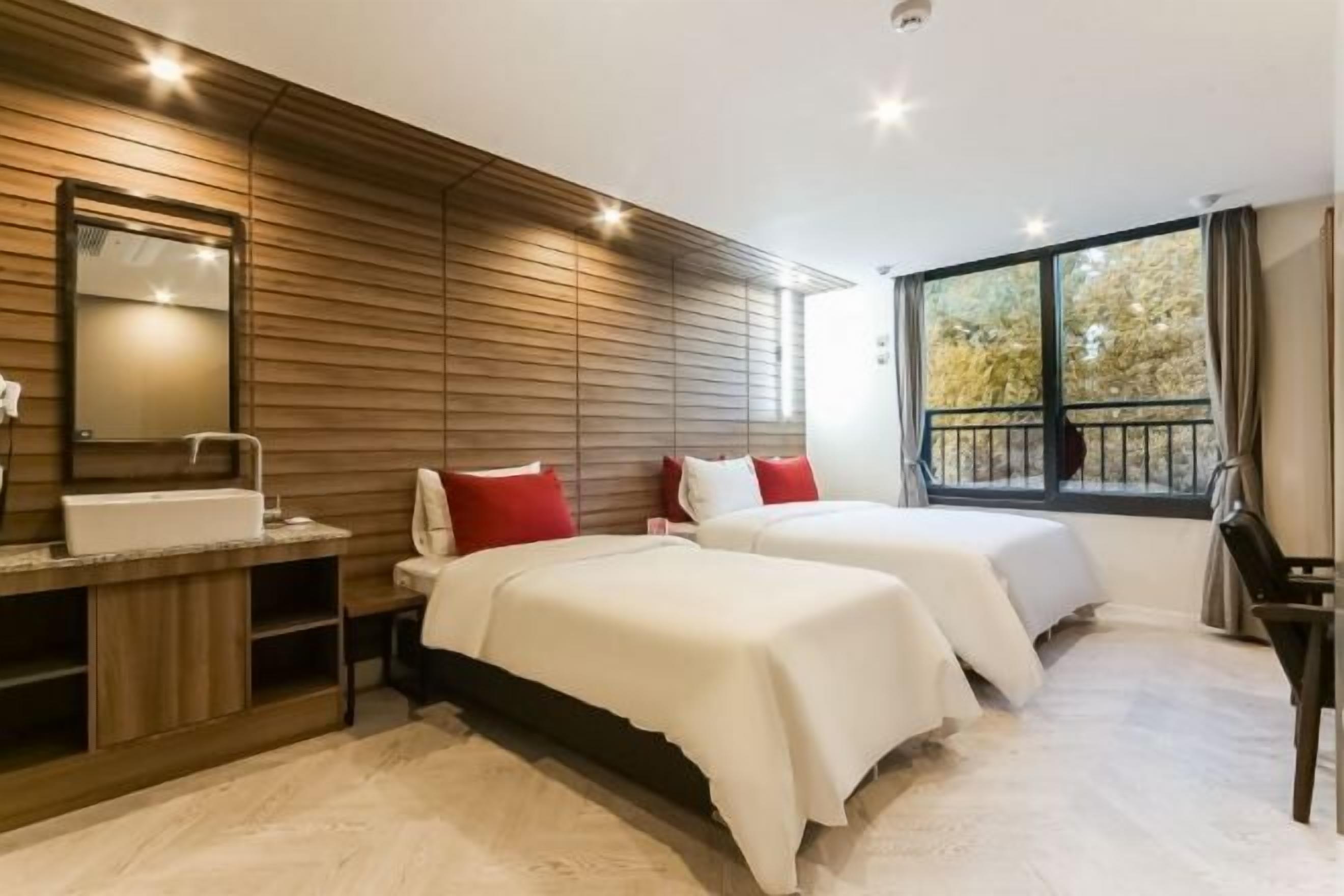 高档床上用品、特色装修、特色家居、办公桌