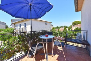 Outdoor dining - Apartment 1554/15954 (Istria - Pula), 4500m from the beach (Pula)