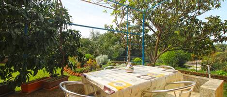 تناول الطعام بالخارج