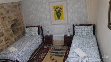1 chambre, coffres-forts dans les chambres, fer et planche à repasser