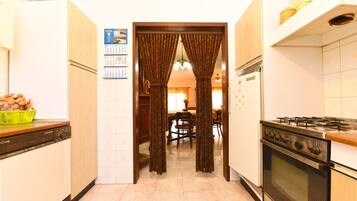 Refrigerador, horno, parrilla de estufa y lavavajillas