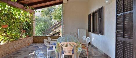 屋外ダイニングエリア