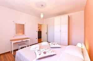 3 bedrooms, Internet