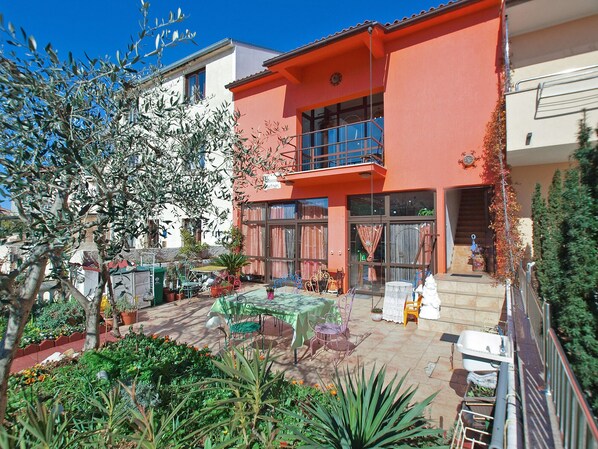 Outdoor dining - Apartment 1571/24205 (Istria - Pula), 1500m from the beach (Pula)