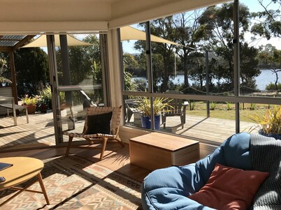 Private, sunny, waterfront retreat - Bay of Fires