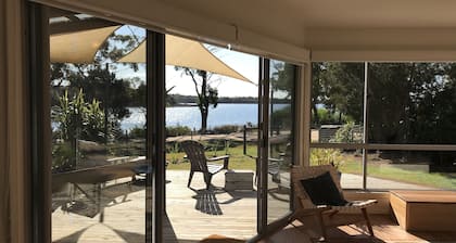 Private, sunny, waterfront retreat - Bay of Fires