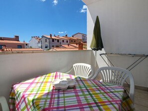 Outdoor dining - Apartment 1588/16266 (Istria - Pula), 1500m from the beach (Pula)