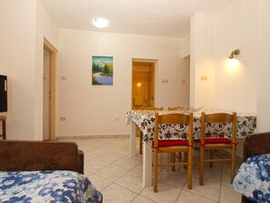 Dining - Apartment 1588/16266 (Istria - Pula), 1500m from the beach (Pula)