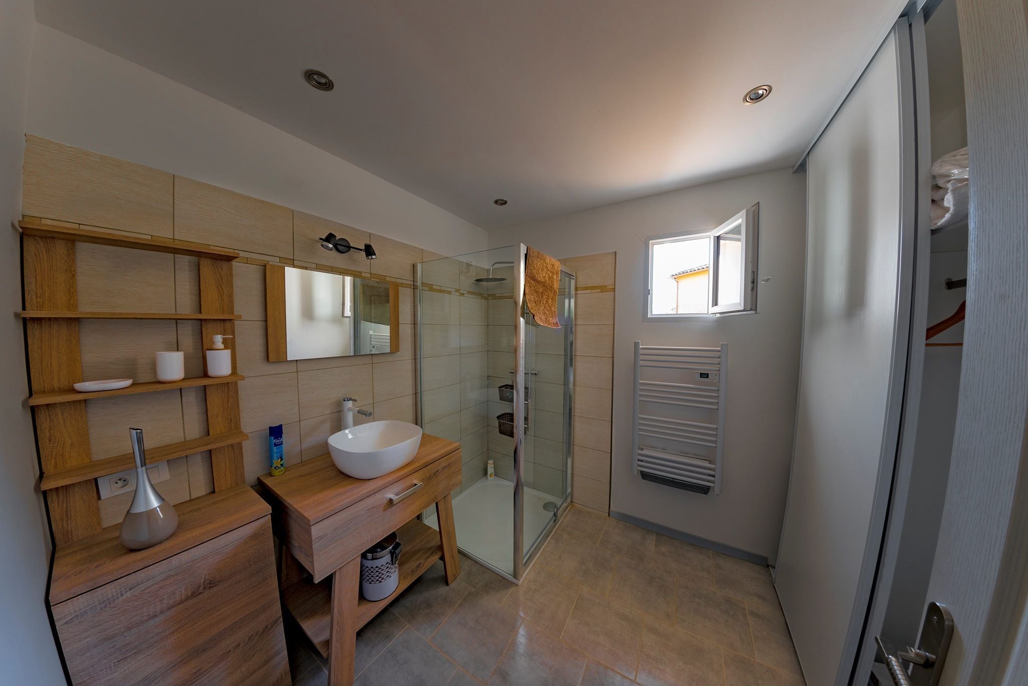 Badekar, håndklæder, Toiletpapir