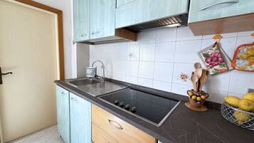 Réfrigérateur, micro-ondes, four, grille-pain