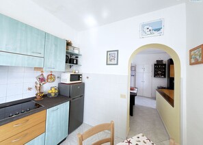 Kühlschrank, Mikrowelle, Ofen, Toaster