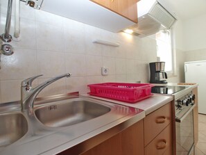 Fridge, oven, stovetop, coffee/tea maker - Apartment 1600/16352 (Istria - Pula), 2500m from the beach (Pula)