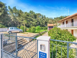 Property grounds - Apartment 1600/16352 (Istria - Pula), 2500m from the beach (Pula)