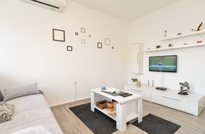 TV - Apartment 1601/16404 (Istria - Fažana), 50m from the beach (Fažana)