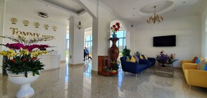 Lobby sitting area - Tommy Hotel Dalat (Da Lat)