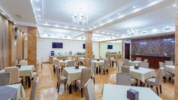 Daily buffet breakfast (MDL 200 per person)