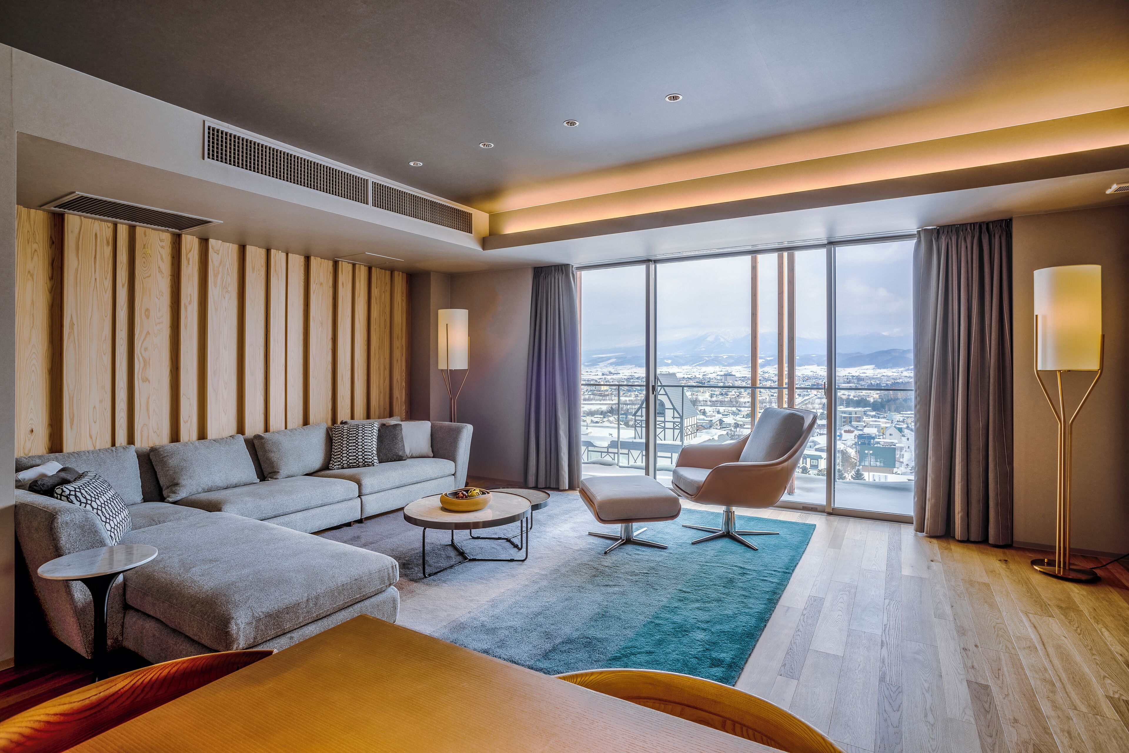 Suite, 3 habitaciones, para no fumadores (Penthouse) | Área de sala de estar | Televisión de pantalla plana 