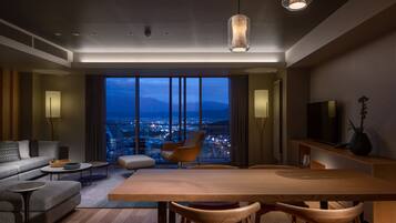 3 Bedroom Penthouse Suite | Private kitchen | Espresso maker, dining tables