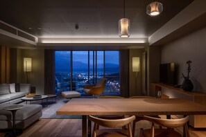 3 Bedroom Penthouse Suite | Private kitchen | Espresso maker, dining tables