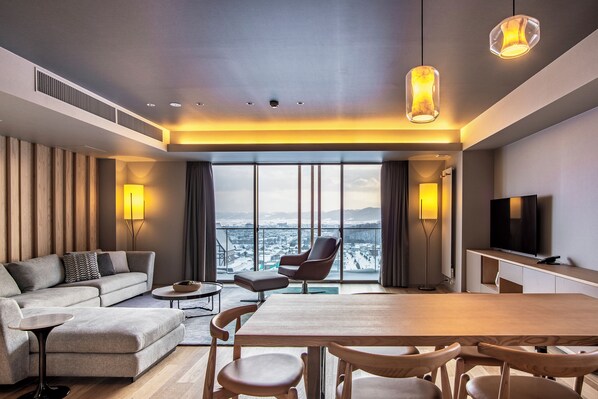 Suite, 3 slaapkamers, niet-roken (Penthouse) | Dineren in de kamer