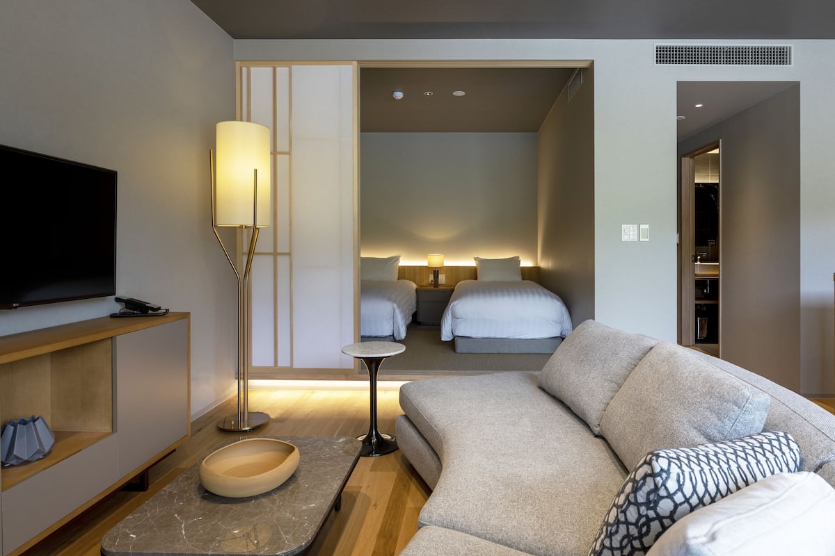 Premium bedding, in-room safe, individually decorated