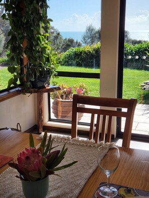 Dining - Salty Sea-birds Loft Spectacular Views (Penneshaw)