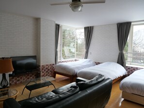 Down comforters, free minibar, in-room safe, individually decorated - Lift Inn Hakuba Goryu (Hakuba)