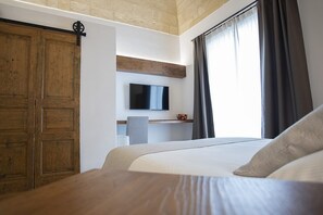 Doppia Deluxe, balcone | Una cassaforte in camera, con stile personalizzato