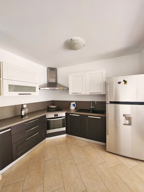 Fridge, oven, stovetop, coffee/tea maker - Apartment 1695/17541 (Istria - Poreč), 1000m from the beach (Porec)