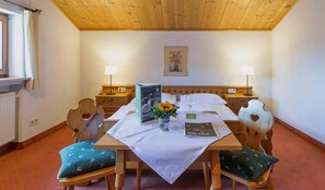 Doppelzimmer | 1 Schlafzimmer, Schreibtisch, kostenloses WLAN, Bettwäsche