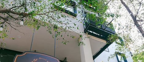 A building with a sign reading "Blossom Park Hotel."