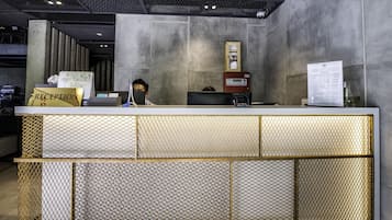 前台