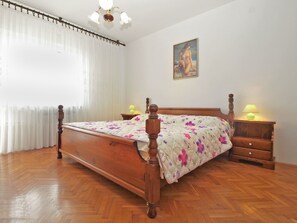 3 bedrooms, Internet